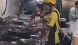 配餐爆料小哥视频大全,视频大全中的美食故事与幕后真相